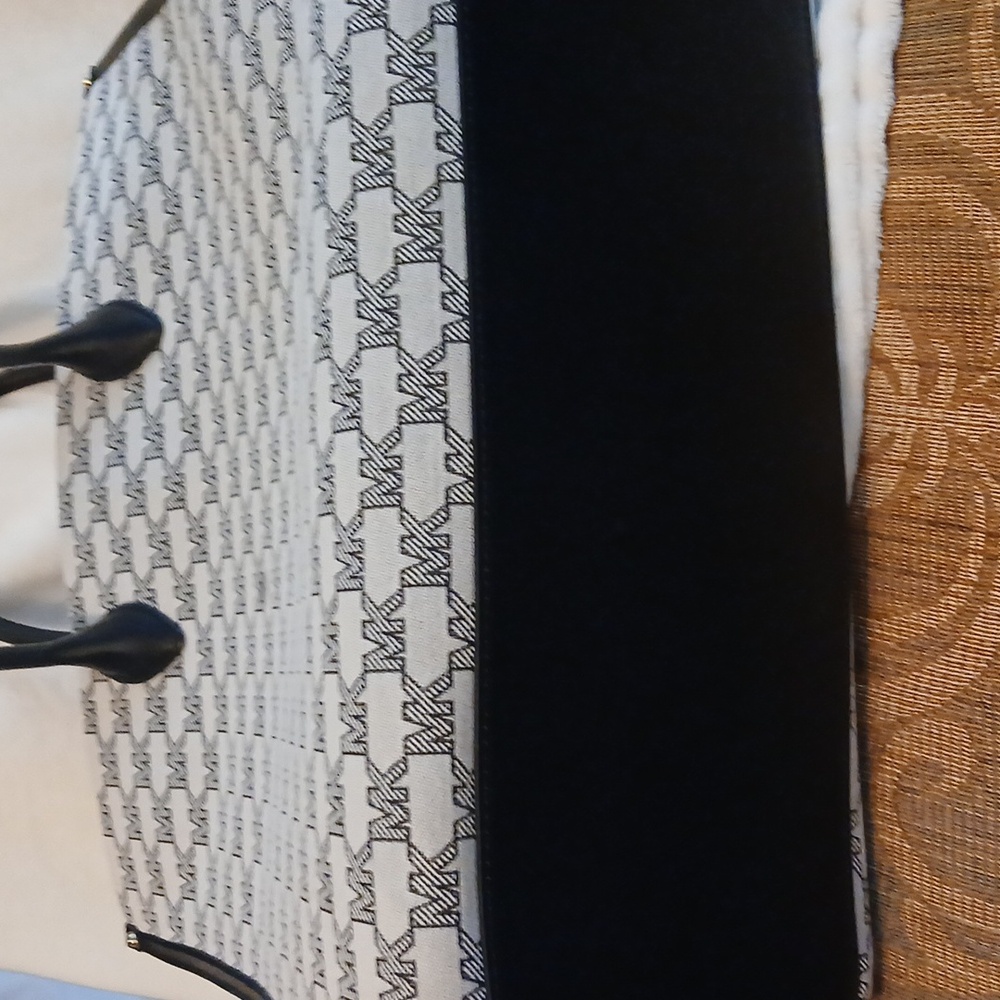 MICHAEL Michael Kors Black and Cream Tote - Picture 6 of 6